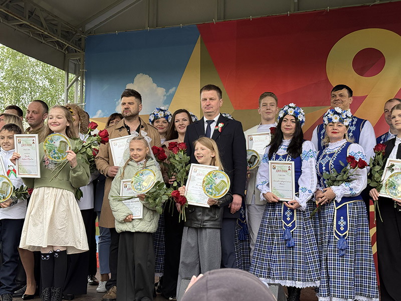 Награждение победителей районного смотра-конкурса патриотической песни.
